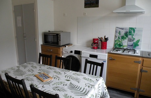 Orcival Apartment | Between Sancy and Volcans d'Auvergne. Orcival, Resources and Energy. 5 people.