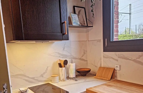 Oissel House | Between station and Seine Renovated family home. Pets welcome!