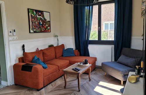 Oissel House | Between station and Seine Renovated family home. Pets welcome!