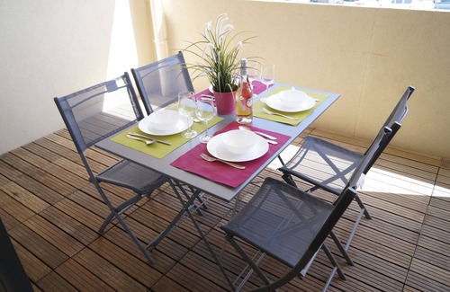 Grand Sud Apartment | Between TGV train station and historic city center: calm and modern comfort