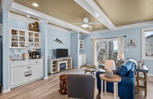 Emerald Isle Condo | Between The Blue - Oceanside 2B/2B Condo w/Pool