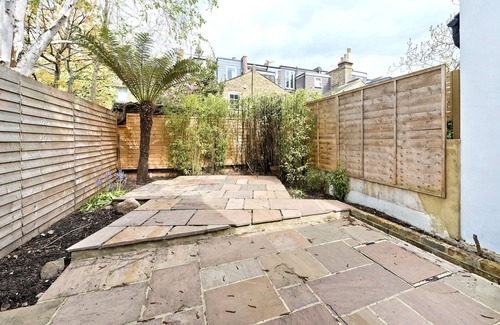 Northcote House | Between the Commons - Three Bedroom House, Sleeps 6