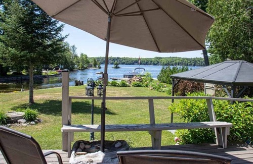 Trent Lakes Cottage | Between the Locks - Affordable 3Br Waterfront Cottage - Pet-Friendly