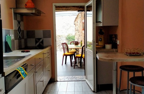 Caux House | Between the sea and the mountains in the vineyards