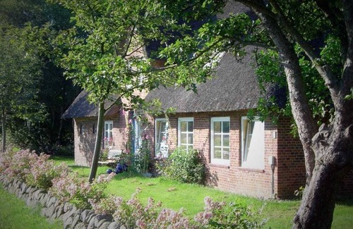 Klixbull Cottage | between the seas Comfortable holiday residence