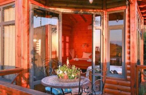 Ne'ot Golan House | Between Water and Sky