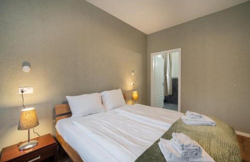 Central Interlaken Apartment | BetweenLakes Studio ground floor west