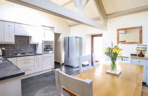 Llanuwchllyn Cottage | BEUDY BACH BARN, family friendly, with hot tub in Llanuwchllyn