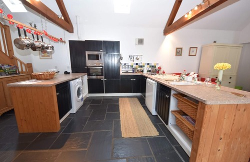 Brynrefail Cottage | BEUDY MAWR, pet friendly, character holiday cottage in Y Felinheli