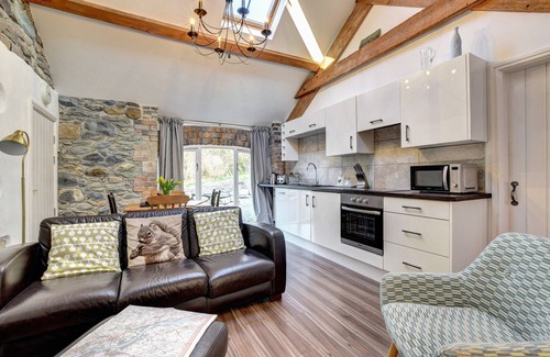Brynrefail House | Beudy Menai - Two Bedroom House, Sleeps 4