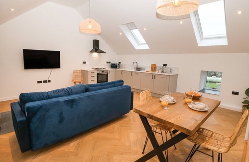 Ty Croes Cottage | BEUDY, pet friendly, with hot tub in Llangefni