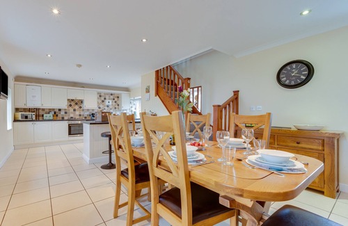 Margam House | Beudy Tawe - Three Bedroom House, Sleeps 6