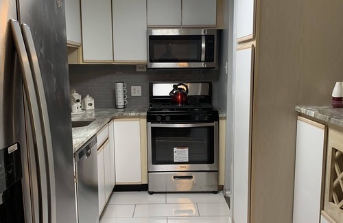 Wayne Condo | Beutifull furniture condo less than a mile from king of Prussia mall