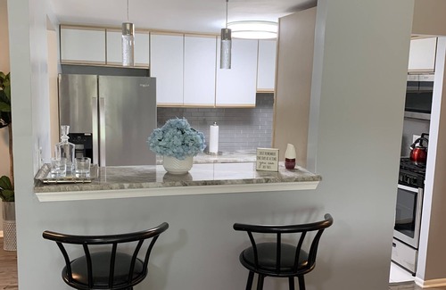 Wayne Condo | Beutifull furniture condo less than a mile from king of Prussia mall