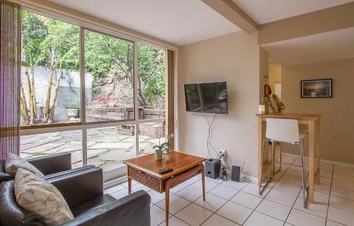 Beverly Glen House | Beverly Glen Charming Gated Guesthouse