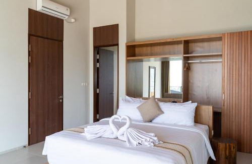 Bandung Villa | Beverly Hill Mountain City View Villa 8 bedrooms with a private heated swimming pool and a movie room