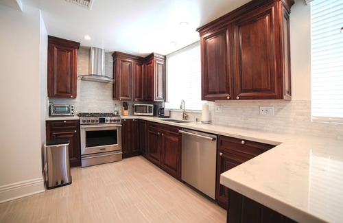 Pico - Robertson Condo | Beverly Hills Adjacent Luxury Condo Unit 301