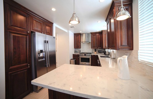 Pico - Robertson Condo | Beverly Hills Adjacent Luxury Condo Unit 301