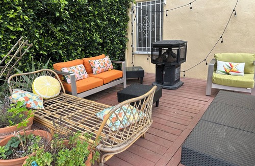 Carthay Circle House | Beverly Hills Adjacent 3-bedroom house with AC in Los Angeles