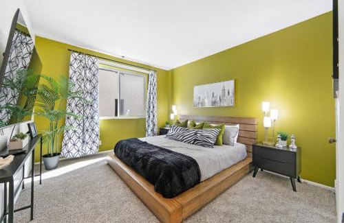 Beverly Grove Apartment | Beverly Hills Gem 1 BR Apt with Parking 218