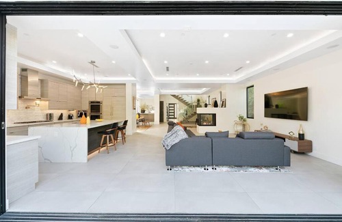 Beverly Grove Villa | Beverly Hills LUX Villa w. Pool, Rooftop & Parking