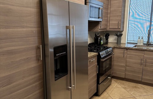 Beverly Grove Condo | Beverly Hills/WEHO contemporary