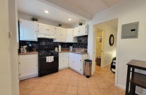 Pico - Robertson Apartment | Beverlywood 2-bedroom suite - 5 minutes to Rodeo Drive