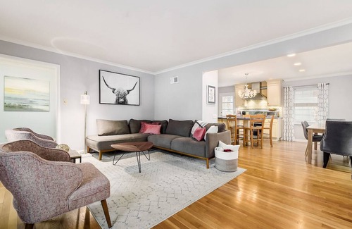Columbus House | Bexley Family Friendly ★ King Bed ★ Staycation
