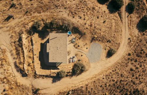 Pioneertown House | Beyond - Walk to Red Dog & Pappy's
