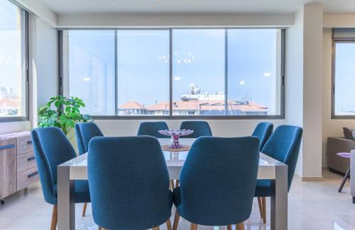 Moutazah Apartment | Beytna - Classy 3-BR Apartment & Terrace in Mansourieh