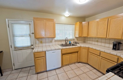 North Country Meadows House | BFL Airport Casita, 2 bed 1 bath Great backyard! Wifi & A/C!