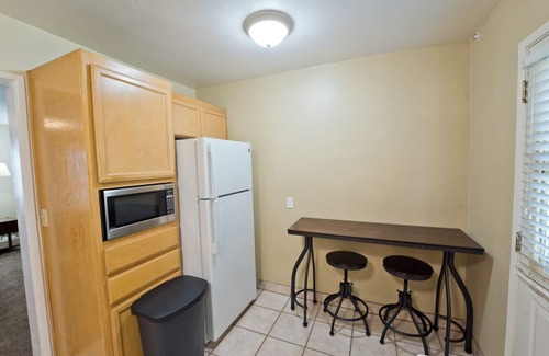 North Country Meadows House | BFL Airport Casita, 2 bed 1 bath Great backyard! Wifi & A/C!