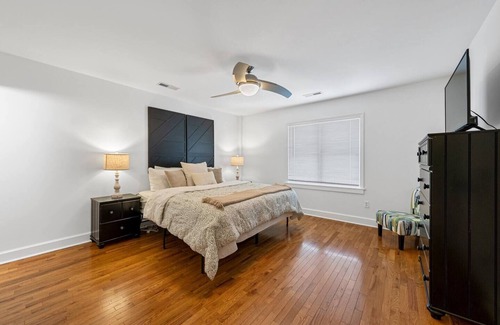 Bowling Green Condo | BG's City Chic Condo - King Bed!