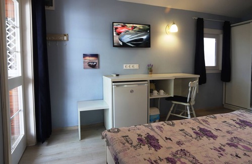 Trakata Ski Chalet | Romantic chalet 5 min from the beach!