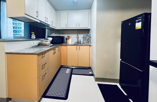 Pinagsama Condo | BGC Cozy Condo - Balcony, Pool & Wi-Fi - Suite 34