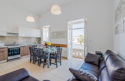 St. Paul's Bay Apartment | BH2 - Seafront 3 bedroom apt. - St Paul`s Bay, Back Terrace, Easy Parking/Busses