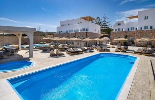 Messaria Apartment | BH585 - C - Suite Santorini