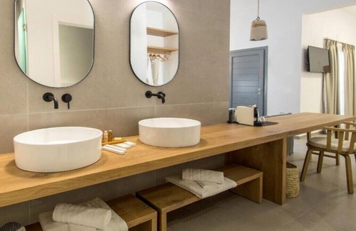 Kini Apartment | BH786 - C - Suite Syros