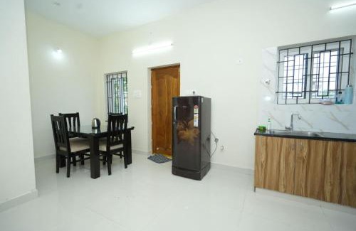 Tiruchanur Apartment | Bhakti Bliss Homestay - New Spacious and luxurious 3BHK with AC, WiFi and Android TV- 5mins From Highway Upto 20 Guests