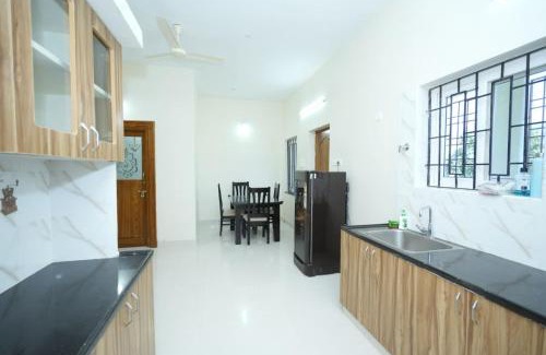 Tiruchanur Apartment | Bhakti Bliss Homestay - New Spacious and luxurious 3BHK with AC, WiFi and Android TV- 5mins From Highway Upto 20 Guests