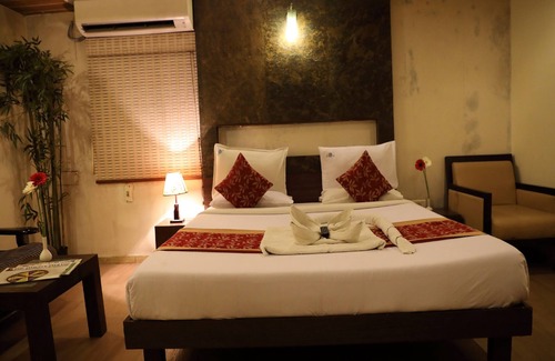 Vadapalani Hotel | Bhimaas Temple Tree