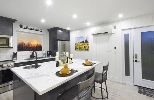 Kitchener Apartment | BHL Sunset Loft 1 Bedroom 2 Bath