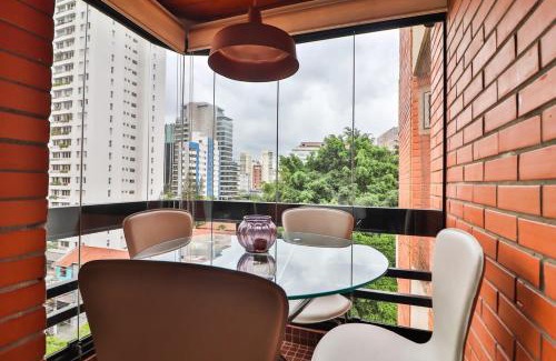 Itaim Bibi Apartment | BHomy Itaim Charmoso com varanda TI53