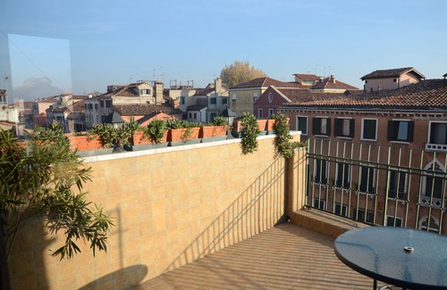 Castello Apartment | BIANCIAL PENTHOUSE WITH SPLENDID TERRACE SOLARIUM OVERVIEW OF THE LAGOON