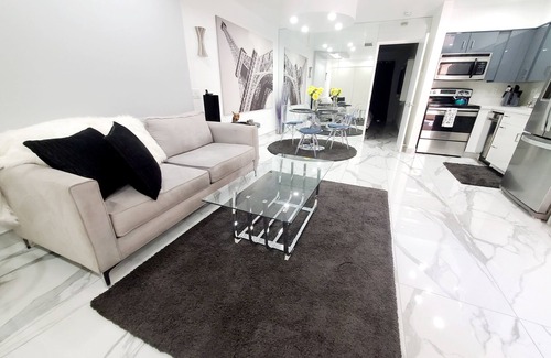 Warm Sands House | *Biarritz Downtown - Pool, 2 Spa's,Tennis - Walk to All-5 ☆ Top Location*