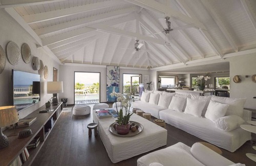 Vitet Villa | Bibi- Bright & airy w/colorful décor, incredible ocean vistas & nearby islands