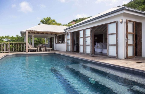 Vitet Villa | Bibi- Bright & airy w/colorful décor, incredible ocean vistas & nearby islands