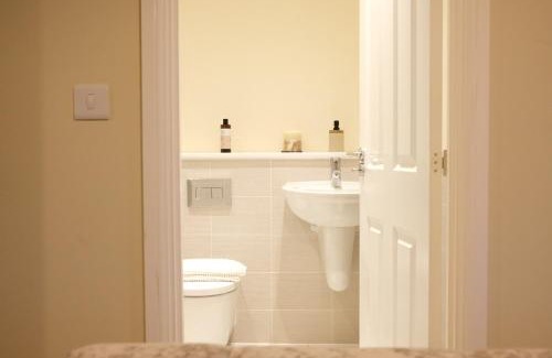 Bicester Villa | Bicester Villa - 6 Bed - Sleeps 14