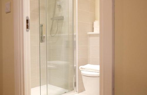 Bicester Villa | Bicester Villa - 6 Bed - Sleeps 14