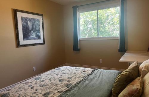 Northwest Calgary House | Biddington private room close airport!